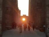 السياحة والآثار: إقبال كبير من السياح لمشاهدة تعامد الشمس على معابد الكرنك.. صور 