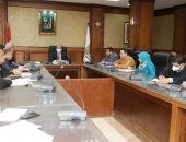 نائب محافظ سوهاج يجتمع باللجنة الفنية لمتابعة المراكز التكنولوجية لخدمة المواطنين