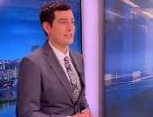 فيديو طريف يكشف تقديم مذيع ABC فقرة إخبارية بـ"جاكيت" بدلة و"شورت"