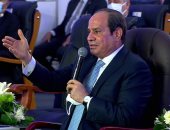 الرئيس السيسى يفتتح مشروعات تنموية بالصعيد.. ويوجه بضرورة تغيير ثقافة النمو السكانى العشوائى .. الرئيس: البناء على الأراضى الزراعية يقضى على فرص العمل بالريف.. و هكون مرضى لما دخل المواطن يصل 10 و20 ألف جنيه