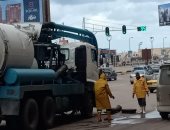 تطهير الشنايش على كورنيش الإسكندرية لمنع تراكم مياه الامطار..صور