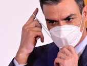 إسبانيا تعيد إلزامية ارتداء الكمامة فى الهواء لكبح انتشار متغير أوميكرون