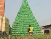 أشجار كريسماس صديقة للبيئة بالعبوات البلاستيكية والإطارات فى الارجنتين