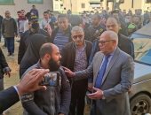 محافظ بورسعيد يتحمل تكلفة إيجار محلات مغلقة لتوزيعها على الشباب