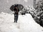 الحياة تحت الصفر.. تساقط الثلوج على باكستان يصيب حركة المواطنين بالشلل