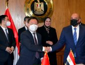 اتفاق مصرى صينى للتعاون فى مجالات تصنيع الحافلات وتوزيع المولدات والمحركات