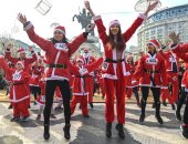 ماراثون سانتا كلوز.. سباق بابا نويل يزين شوارع مقدونيا.. ألبوم صور 