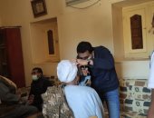 حياة كريمة تطلق قافلة طبية لأهالى أسوان والكشف والأدوية مجانا.. صور 