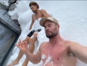 كريس هيمسوورث يستعرض مهاراته فى تحمل الصقيع بحمام الثلج