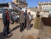 السكرتير العام بقنا يطمئن على جاهزية معدات مجابهة السيول والأزمات