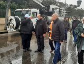 محافظ القاهرة يتفقد جهود شفط مياه الأمطار من الشوارع