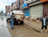 مجلس مدينة قطور  بالغربية يواصل عمليات شفط مياه الأمطار من الشوارع