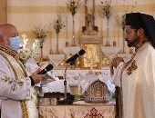 الكنيسة الكاثوليكية تقيم صلاة القداس الإلهى بكنيسة العائلة المقدسة