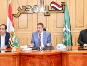 محافظ المنوفية يشدد على الإسراع فى أعمال رصف الطرق