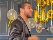رامي ربيعة يرقص مع زوجته بـ"الروب" قبل حفل زفافهما.. فيديو وصور