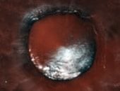 حفرة جليدية رائعة على سطح المريخ تتبع الغازات المدارية.. اعرف التفاصيل