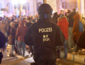 عض ونزع سلاح.. جرائم المتظاهرين ضد الشرطة الألمانية خلال احتجاجات بسبب كورونا