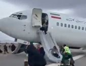 خلل فنى يرغم طائرة إيرانية على الهبوط فى الشارع.. وفزع بين الركاب.. فيديو