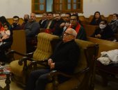 محافظ بورسعيد يقدم التهنئة بحلول عيد الميلاد بالكنيسة الإنجيلية.. فيديو وصور