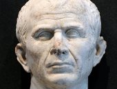 تماثيل يوليوس قيصر فى أوروبا..عالم آثار استخرج أحدها من نهر الرون بجنوب فرنسا