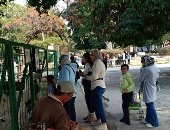 فرحة أعياد الميلاد.. زحام فى حديقة الحيوان بالإسكندرية تصوير ورسم.. لايف