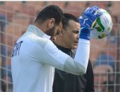 عصام الحضرى يطلب الدعاء بعد إصابته بـ"كورونا"