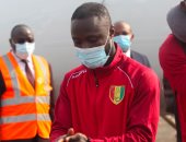 منتخب غينيا بقيادة نابى كيتا يصل الكاميرون لخوض منافسات أمم أفريقيا.. صور