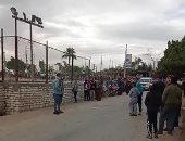 انهيار أهالى قرية شاويش بعد فقدان 5 أبناء بحادث على الطريق الصحراوى..فيديو