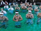 يابانيون يصلون فى الجليد من أجل القضاء على وباء فيروس كورونا