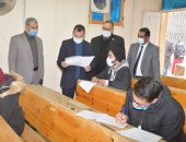 رئيس جامعة الوادى الجديد يتابع لجان امتحان الترم الأول بكليتى التربية والآداب