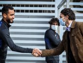 حسام غالى وأفشة يدعمان شباب الأهلى لمواجهة أزمة كورونا.. صور