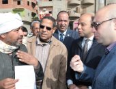 حياة كريمة.. محافظ بني سويف يلتقى عدداً من المواطنين ويستمع لمطالبهم