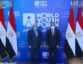 الرئيس السيسي يستقبل الرئيس الفلسطيني بمقر انعقاد منتدى شباب العالم