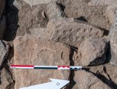 علماء الآثار يكتشفون لعبة لوح حجرية عمرها 4000 عام