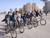 شباب شمال سيناء يعودون لركوب الدراجات وينظمون تدريبات وسباقات لها.. صور