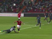 فيديو .. " VAR " يتغاضى عن احتساب ركلة جزاء للمنتخب المصرى أمام نيجيريا 