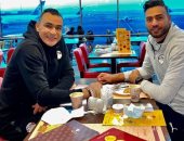 الحضرى وأبو جبل فى طريقهما للكاميرون: نسأل الله التوفيق لمنتخبنا