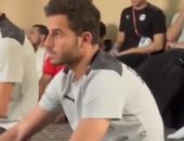 المنتخب يؤدى صلاة الجمعة بفندق الإقامة بالكاميرون تطبيقا للإجراءات الاحترازية