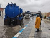 45 سيارة لشفط مياه الأمطار من شوارع محافظة مرسى مطروح