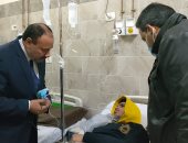 نائب رئيس جامعة الأزهر للوجه القبلى ينعى وفاة طالب ويطمئن على المصابين
