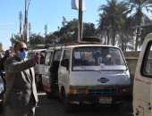 سكرتير عام قنا يفاجئ الحملة الميكانيكية ومجمع مواقف قوص لمتابعة العمل.. صور