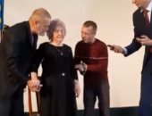 روسية تحتفل بعيد ميلادها المئوى بالوقوف على مسامير لمدة 100 ثانية.. فيديو