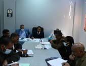 نائب محافظ قنا يعقد اجتماعا مع المسئولين عن ملف التقنين بقفط .. صور