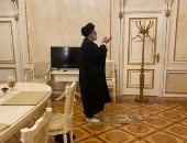 شاهد الرئيس الإيرانى إبراهيم رئيسى يؤدى صلاة العشاء داخل الكرملين