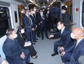 رئيس كوريا الجنوبية يتفقد محطات الخط الثالث للمترو والقطارات الكورية الجديدة