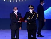 الرئيس السيسي يكرم ضباط الداخلية فى احتفالية عيد الشرطة