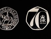 إصدار عملات تذكارية للاحتفال باليوبيل البلاتيني للملكة إليزابيث.. صور