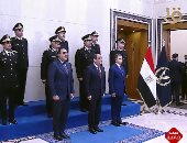 الرئيس السيسي يلتقط صورة تذكارية مع أعضاء المجلس الأعلى للشرطة