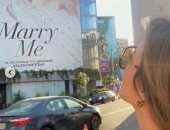 جينيفر لوبيز تروج لفيلمها الجديد Marry Me بصور من جولتها فى كاليفورنيا
