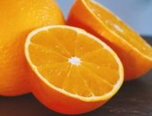 بيحسن الهضم ويقلل الإصابة بأمراض القلب والسرطان.. البرتقال مليان فوائد